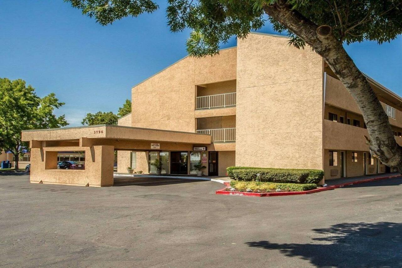 Days Inn By Wyndham Buena Park Extérieur photo