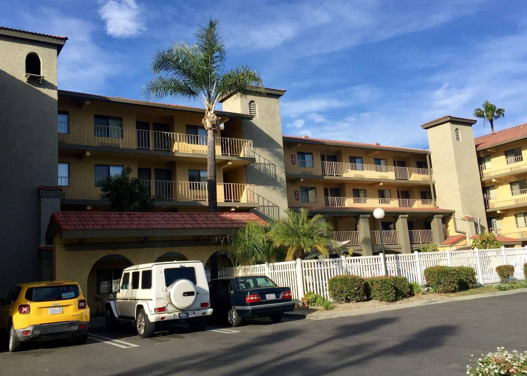 Days Inn By Wyndham Buena Park Extérieur photo
