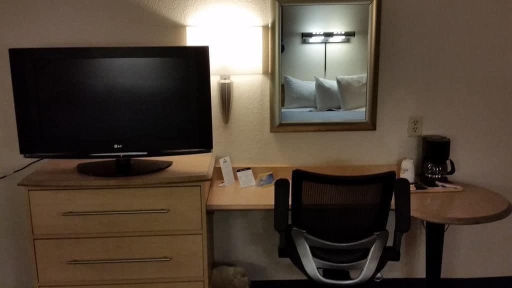 Days Inn By Wyndham Buena Park Extérieur photo