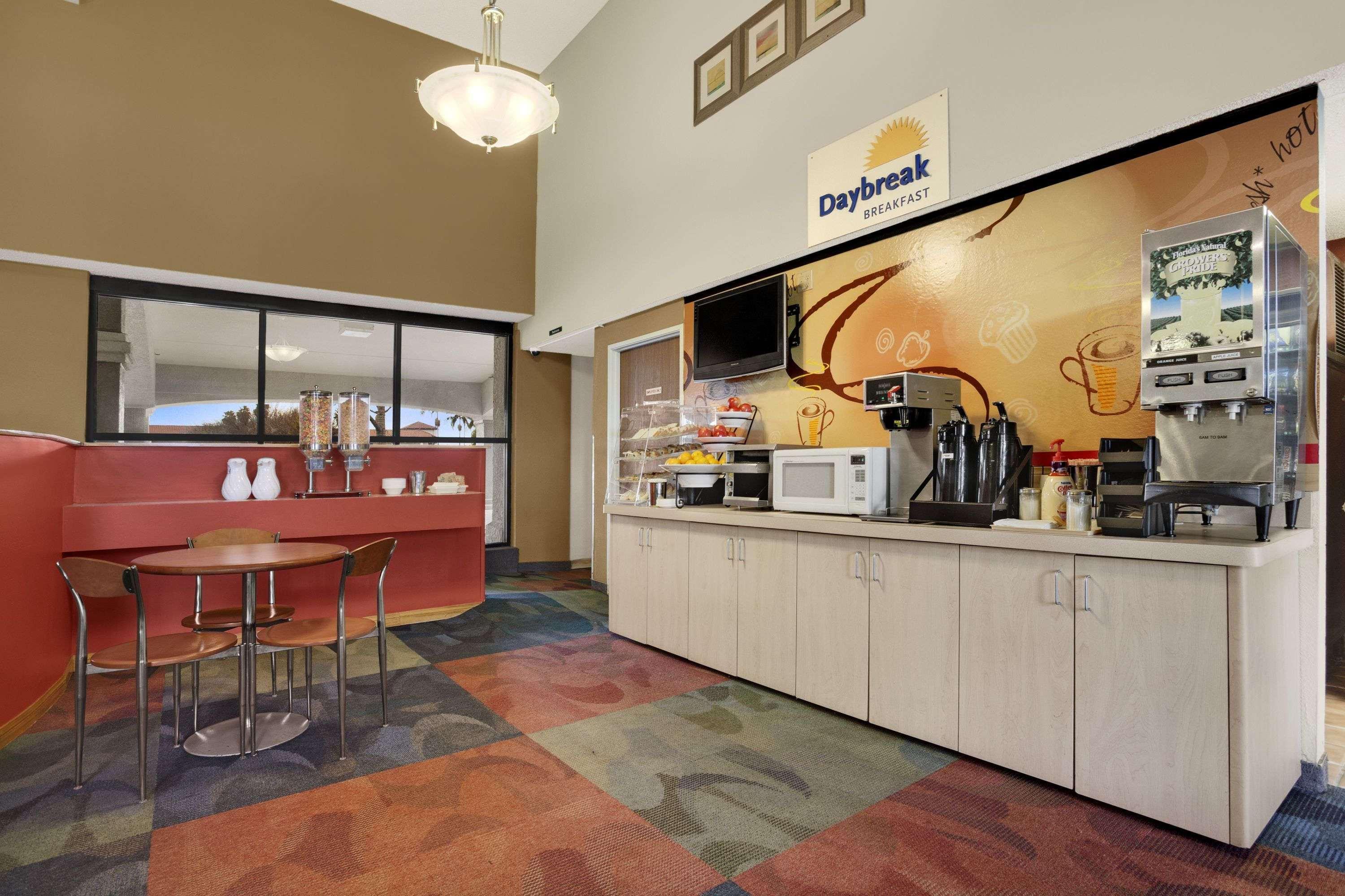 Days Inn By Wyndham Buena Park Extérieur photo