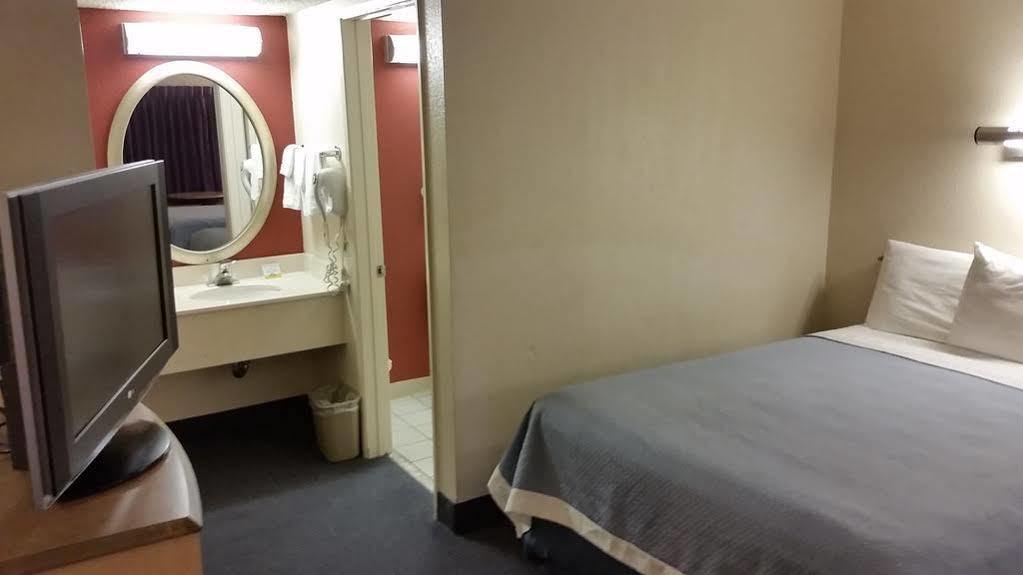 Days Inn By Wyndham Buena Park Extérieur photo